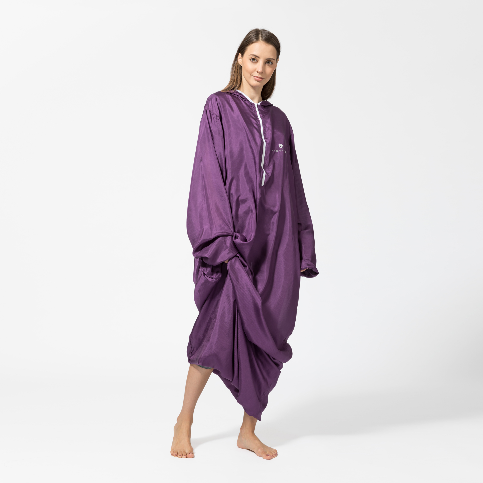 Der SilkLiner ist ein angenehm leichter und komfortabler Hüttenschlafsack aus hochwertiger Seide mit Armen und Kapuze. Ideal für Übernachtungen in Hütten und Herbergen